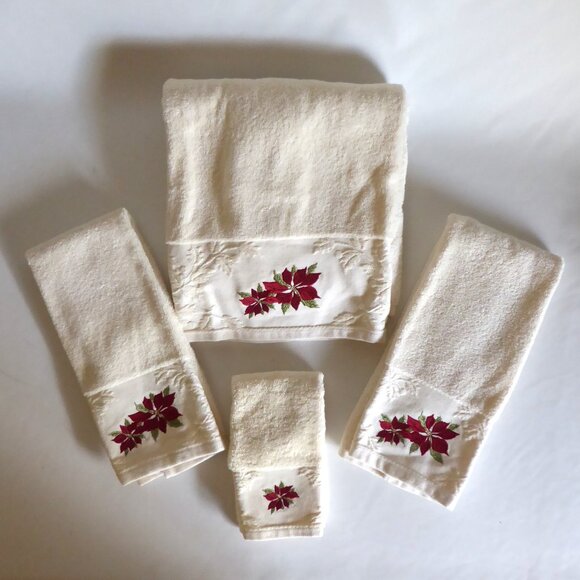 SOPHIA DECORATIVE POINSETTIA EMBROIDERED HOLIDAY CHRISTMAS TOWEL SET (USED) - Picture 9 of 9